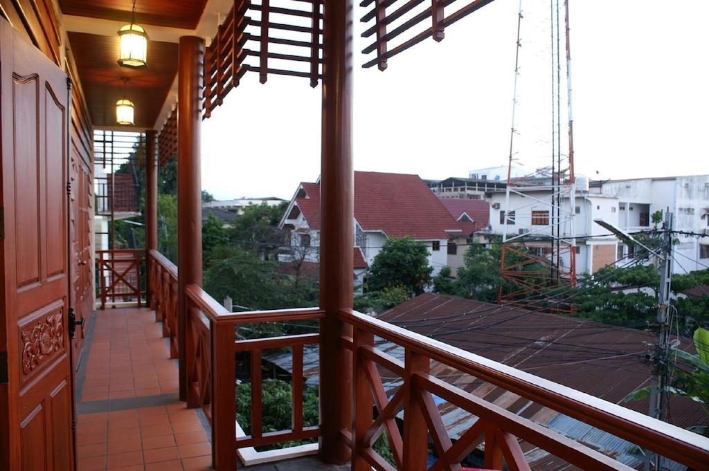 Avilla Phasouk Hotel В'єнтьян Екстер'єр фото