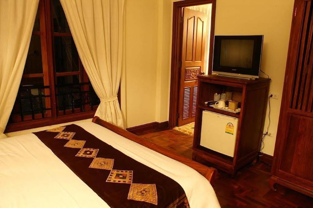 Avilla Phasouk Hotel В'єнтьян Екстер'єр фото